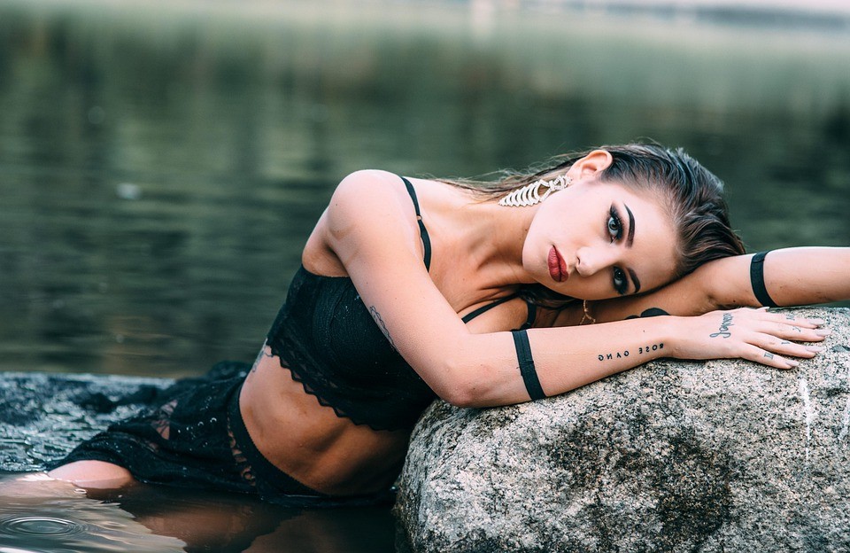 רוצים לעשות משולש מיני? אלה התנוחות המומלצות לנסות